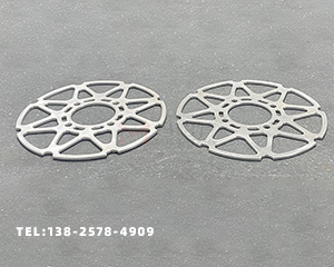 變形的鋁板如何快速調(diào)平呢？用什么機器呢？</a>