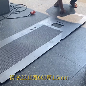1.5mm厚機(jī)柜網(wǎng)板矯平機(jī)-高精密機(jī)箱機(jī)柜整平機(jī)-一次校平，沖孔網(wǎng)無(wú)反彈