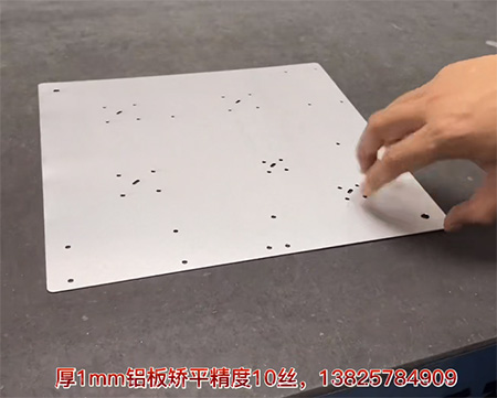 高精密的薄鋁板整平機(jī)怎么校平的，平整度10絲？</a>
